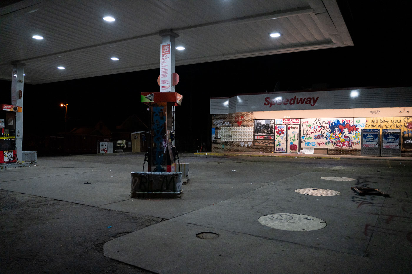 Speedway gas on Chicago Ave at night