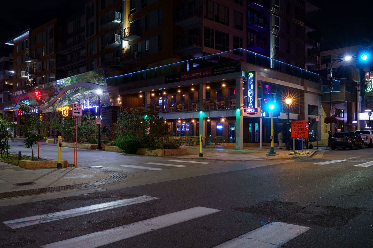 Night photo of nightclub in Uptown Minneapolis