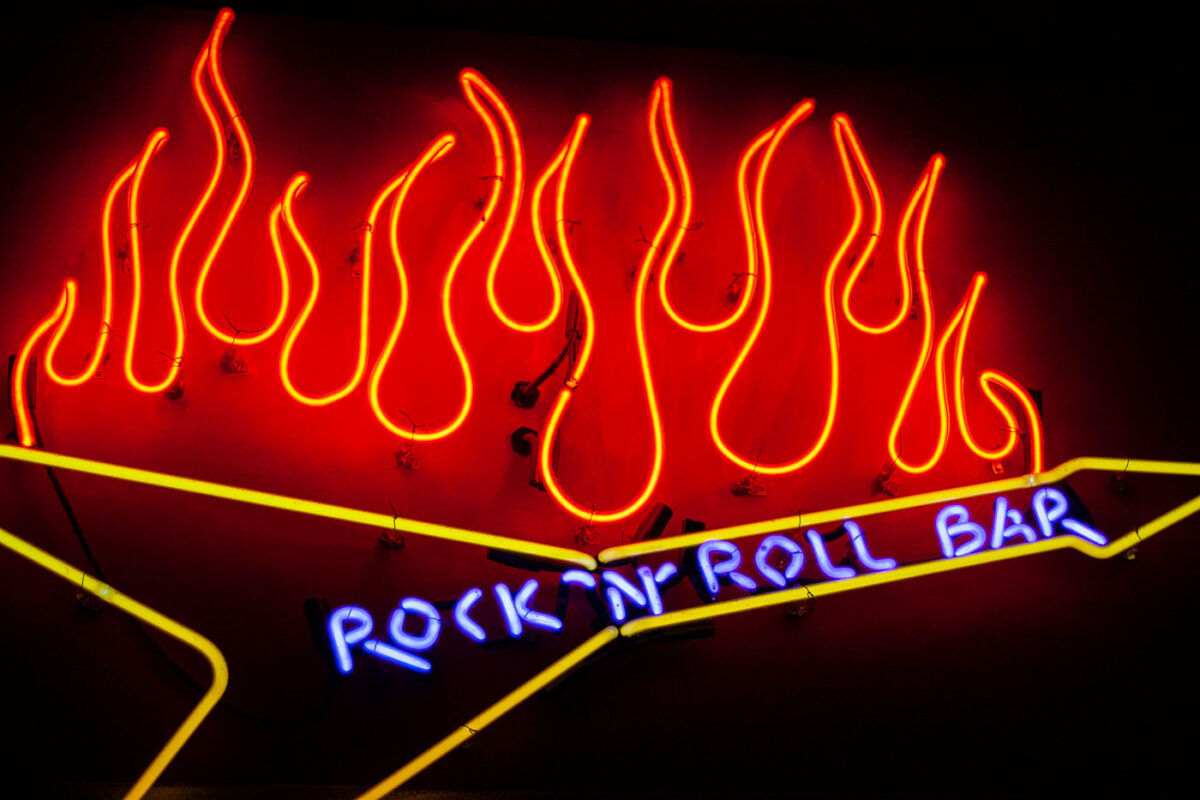 Neon sign that reads "Rock 'N' Roll Bar" with flames.