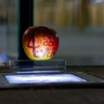 An apple placed outside the Minneapolis Uptown Apple Store on the day Steve Jobs died.