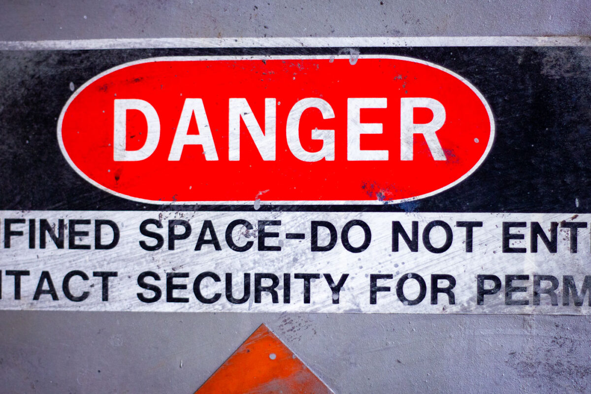 Confined Space. Do not enter.