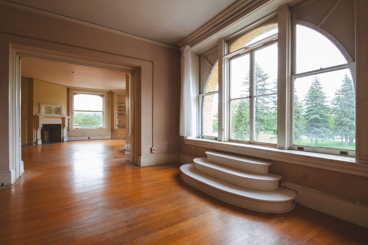 Arched Window Alcove with Built-In Steps, Fergus Falls Kirkbride Building