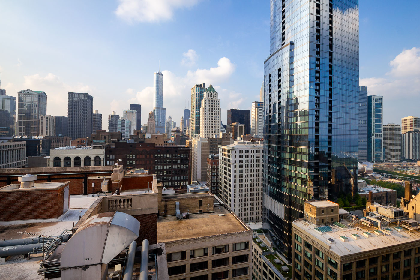Chicago skyline featuring modern glass skyscrapers and historic brick buildings, including the Trump International Hotel & Tower.