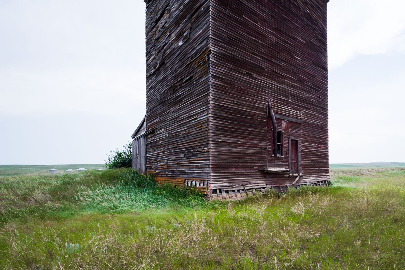 An abandoned elevator in Charbonneau North Dakota