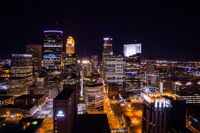 Hotels in Downtown Minneapolis 1 Hotels in Downtown Minneapolis with skyline