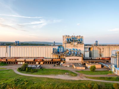 Thunder Bay Grain Elevators and CN Rail Cars