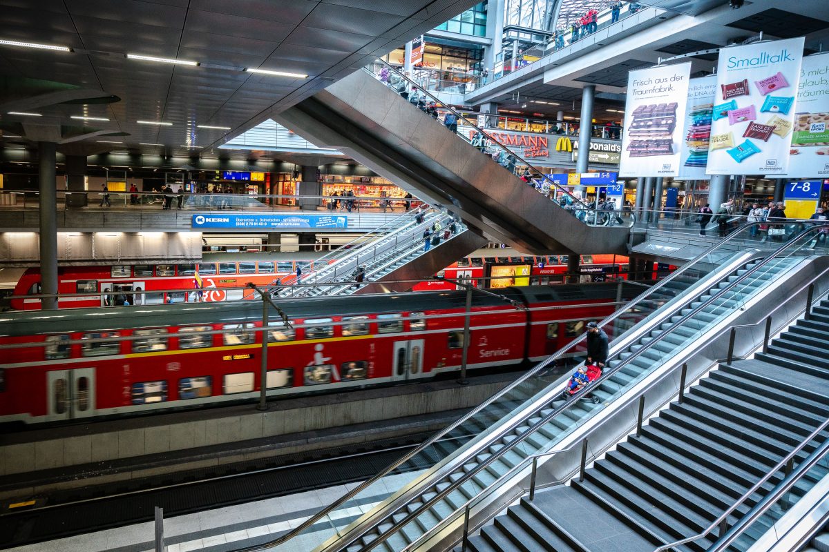 Regional Train and Escalator Levels, Berlin Hauptbahnhof