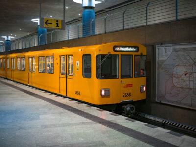 Berlin Hauptbahnhof U55 Shuttle Train