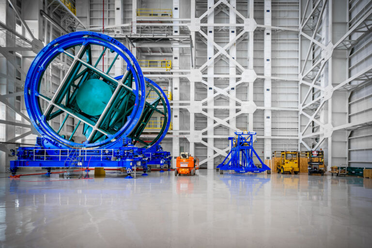 Inside the Vertical Weld Center at NASA Michoud Assembly Facilit 3 Inside the Vertical Weld Center. The friction-stir-weld tool for wet and dry structures on the Space Launch System (SLS) core stage. It will weld barrel panels together to produce whole barrels for the two pressurized tanks, the intertank, the forward skirt and the aft engine section.
More Info: https://www.nasa.gov/exploration/systems/sls/