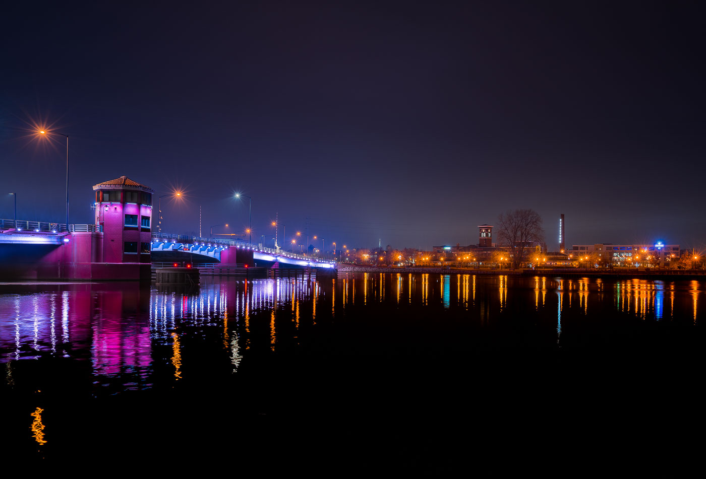 Walnut street bridge over Fox River at night