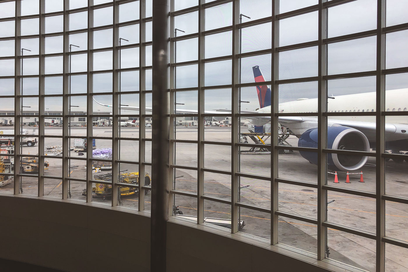Delta plane at Detroit Metropolitan Wayne County Airport DTW