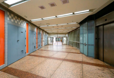 An empty corridor of the Chicago Pedway connects the Randolph/Washington subway station to surrounding office buildings and shopping centers beneath the Loop. The Pedway system, developed beginning in the 1950s, extends for more than 40 city blocks, linking major transit lines with civic and commercial spaces. Its mid-century design—terrazzo floors, tiled walls, and fluorescent lighting—reflects the city’s practical approach to all-weather pedestrian infrastructure, a defining feature of downtown Chicago’s urban core.