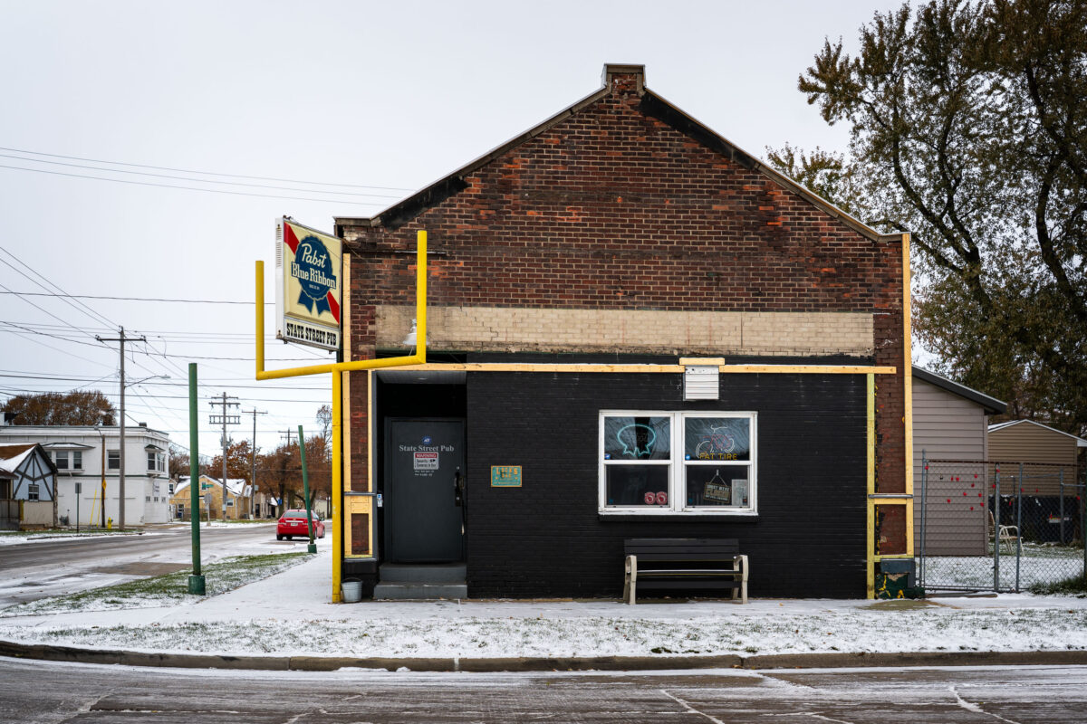 State Street Pub, Green Bay, WI: Pabst Blue Ribbon Bar