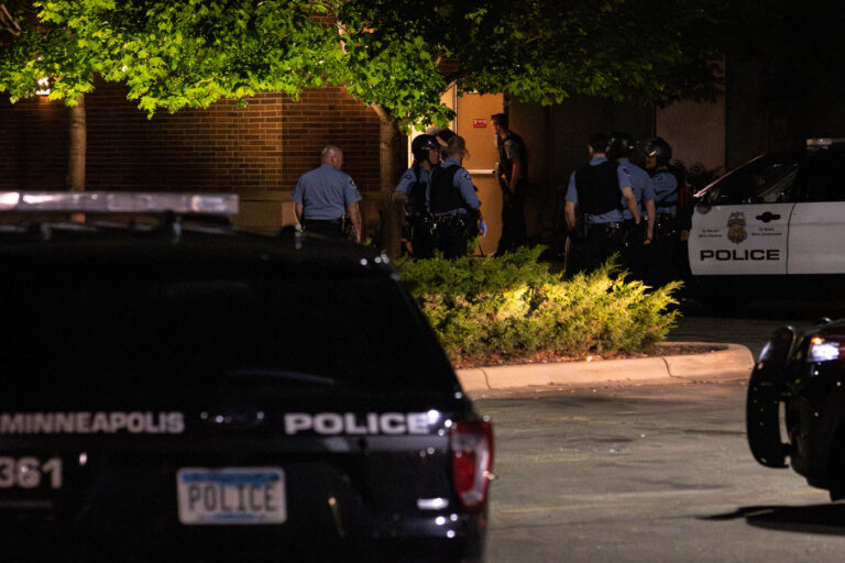 Minneapolis Police enter the Sheraton hotel 1 The Minneapolis Police enter the Sheraton Hotel in Midtown Minneapolis following calls regarding a fire inside.