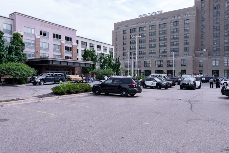 MAD DADs and Minneapolis Police at Sheraton 4 Minneapolis Police along with MAD DADs clear out and board up the Sheraton Hotel.