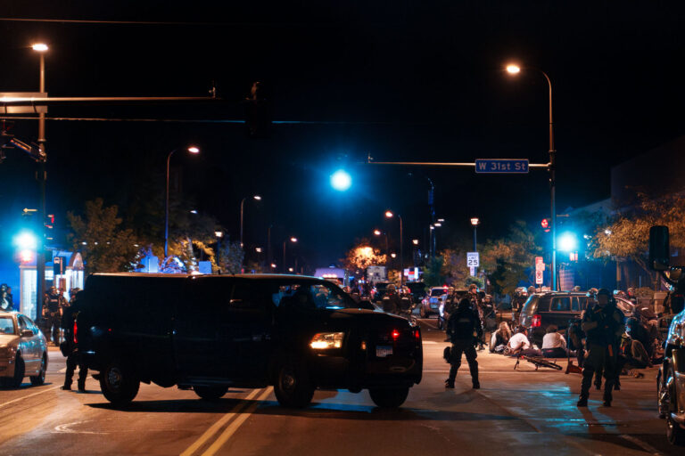 Officers arrest 51 after Derek Chauvin makes bail 3 Minneapolis Police along with State Patrol Conservation Officers arrive to the 5th Precinct with a large amount of tactical gear to clear out and arrest 51 people protesting after Derek Chauvin is released on bail.