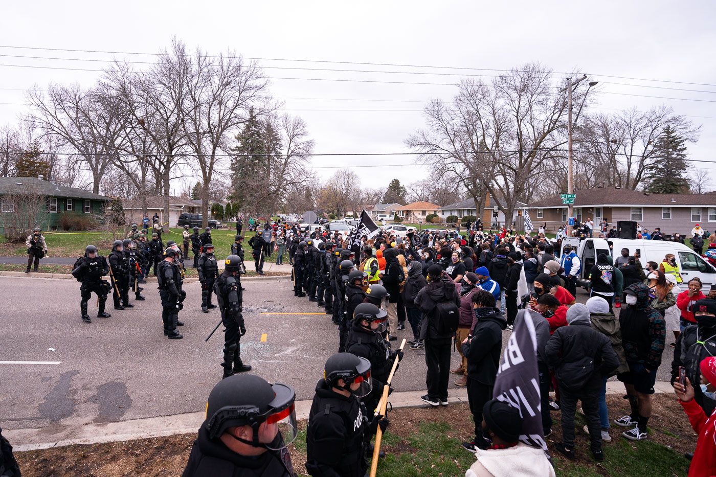 Daunte Wright protesters and riot police