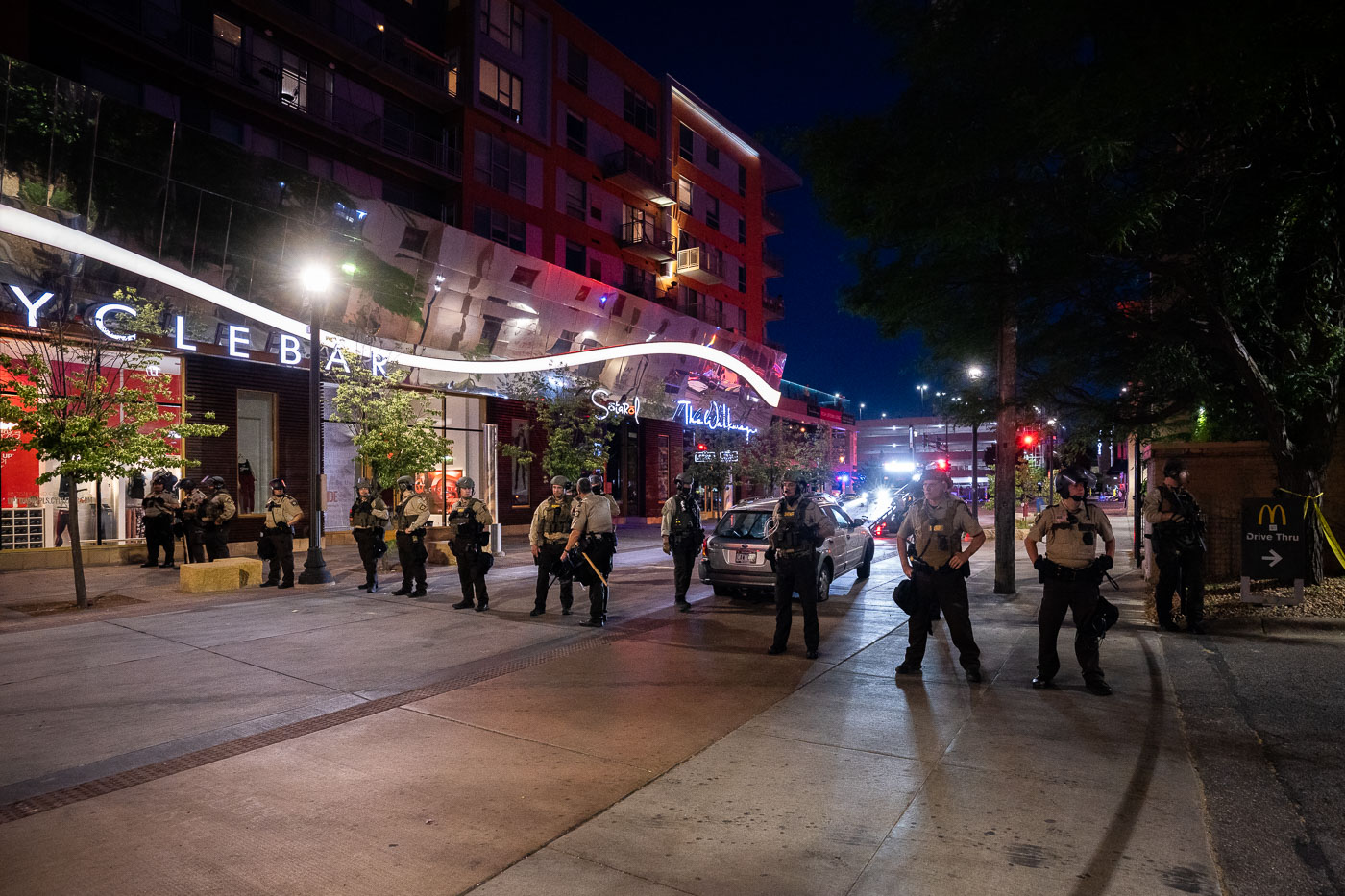 Hennein Sheriff police line on Girard in Minneapolis