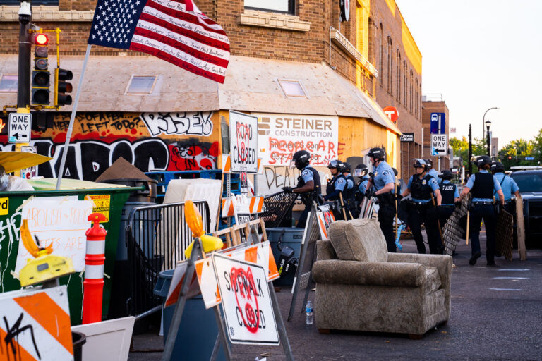 Minneapolis Police move in to clear barricades 4 Minneapolis Police move in to clear out barricaded streets around memorials set up for Winston Smith and Deona Marie. Winston Smith was killed by law enforcement on June 3rd and Deona Marie was killed when a man drove his vehicle through barricades on June 13th.