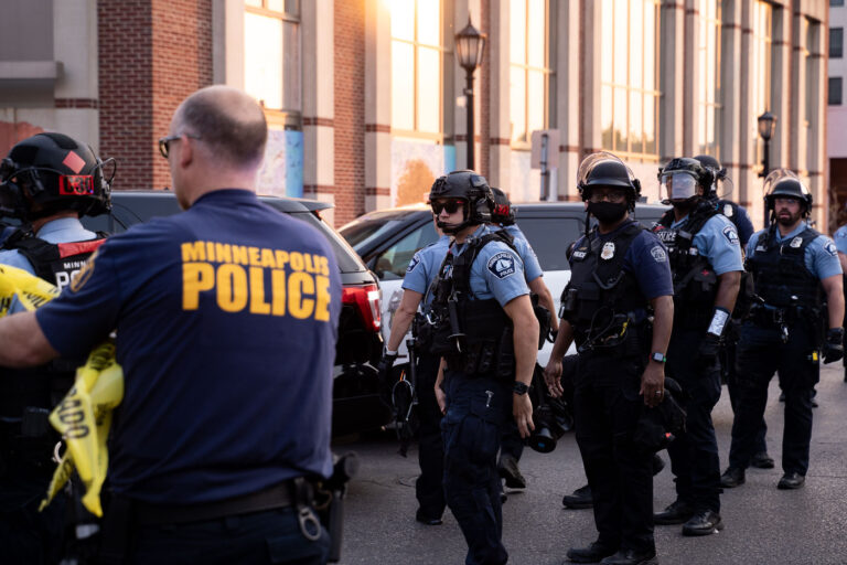 Minneapolis police move into Uptown Minneapolis 4 Minneapolis Police once again to clear out street barricades on Lake Street. Barricades have been put in place at times following the June 3rd and June 13th killings of Winston Smith and Deona Marie.Winston Smith was killed after Hennepin and Ramsey County officers fired their weapons while part of a Federal Task Force serving a warrant. Deona Marie was killed when Nicholas Kraus drove his vehicle into those protesting the killing of Smith.