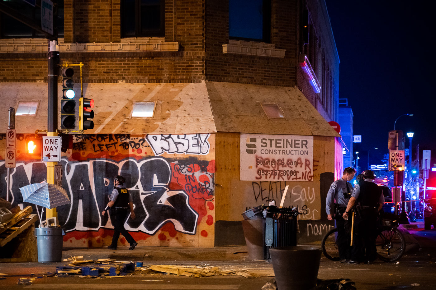 Minneapolis police remove street barricades