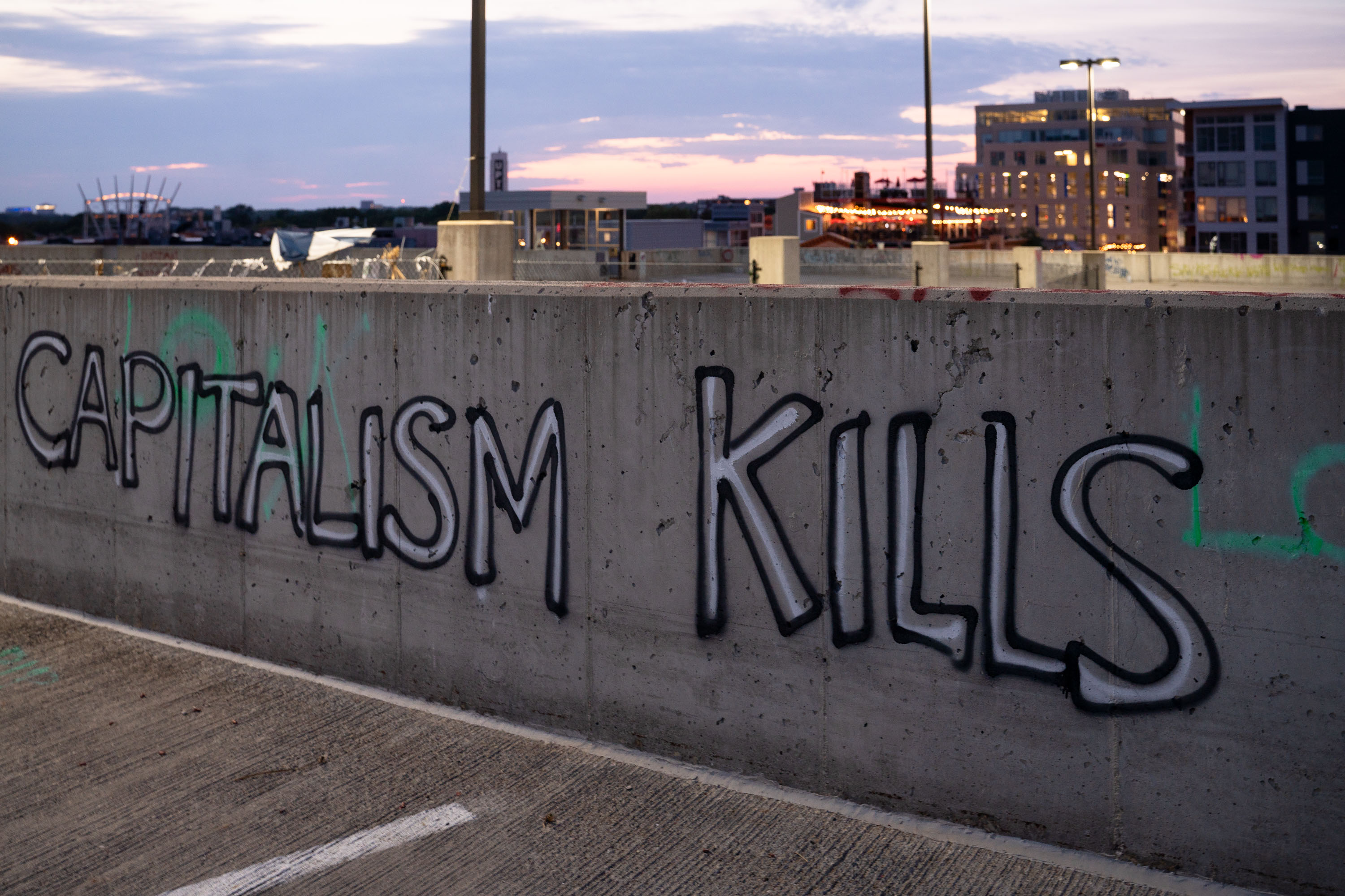 Capitalism Kills Graffiti in Uptown Minneapolis