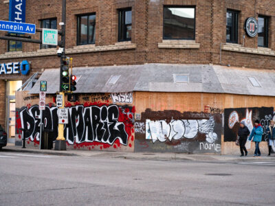 Hennepin Ave & Lake St, Minneapolis: Seven Points Mall boarded up