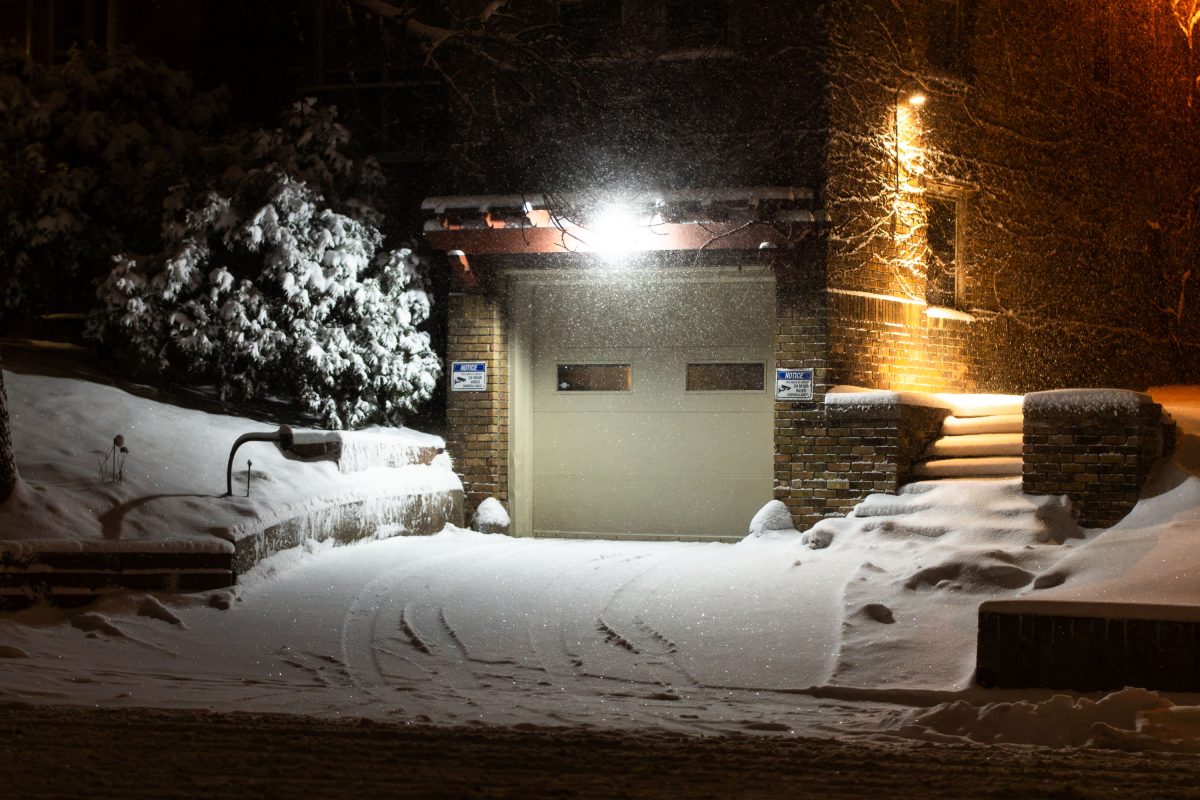 Minneapolis Snow and a garage on Lake Street