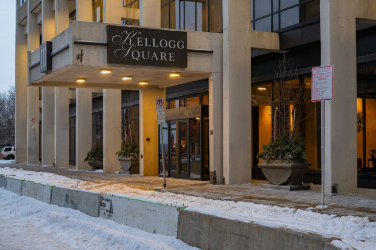 Kellogg Square across from George Floyd Federal Trial 4 Outside the Warren E. Burger Federal Building on Day 3 of the federal trial where Thou Thao, J Alexander Kueng and Thomas Lane are accused of violating George Floyd's civil rights.