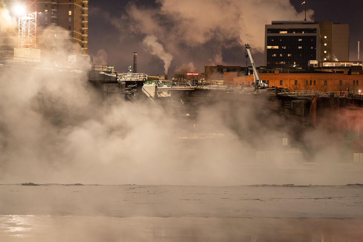 Minneapolis: Steam rises from Mississippi River at -15F, Jan 2, 2022