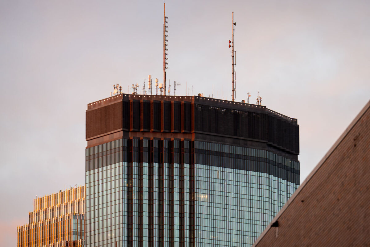 Antennas on top of the IDS Center in Minneapolis