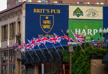 Brit's Pub in downtown Minneapolis on a summer evening.