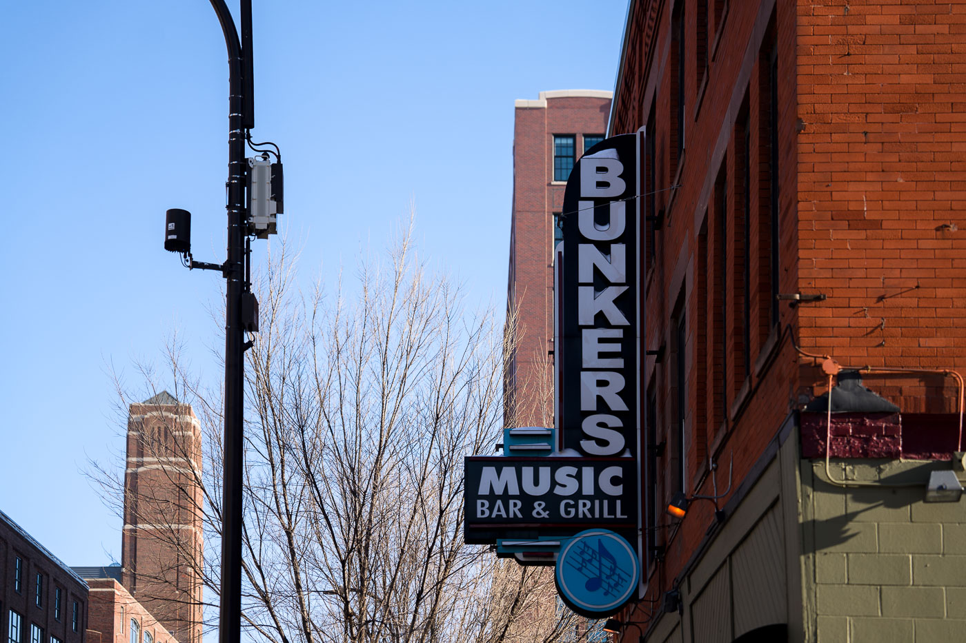 Bunkers Music Bar and Grill sign in North Loop