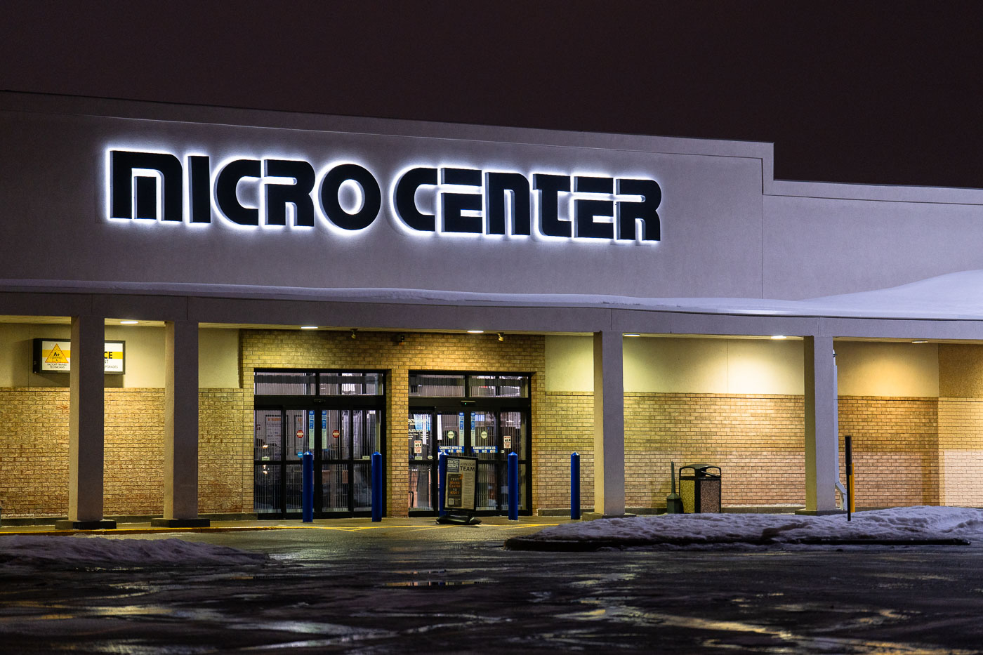 Micro Center store in St Louis Park