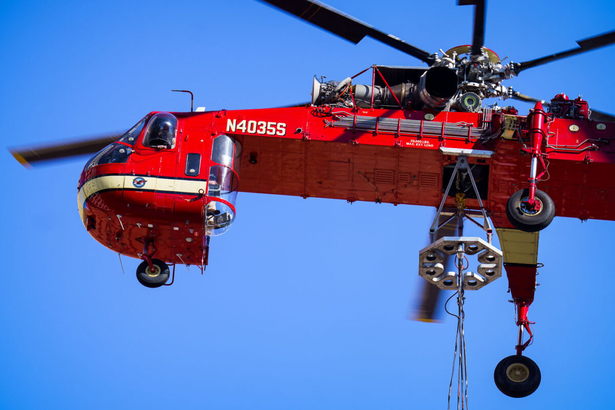 Erickson Skycrane Overhead in Flight