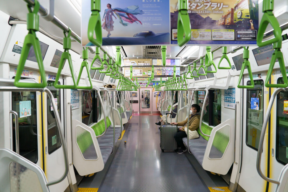 Yamanote Line Interior During Tokyo’s Evening Rush