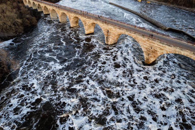 Heavy flow on Mississippi River in Downtown Minneapolis 3 The Stone Arch Bridge oer the Mississippi River.