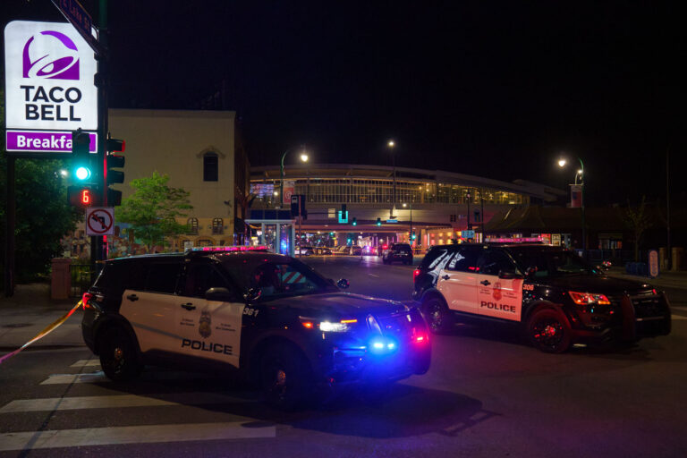 MPD at Lake Street car crash 3 Minneapolis police say they’re investigating a car crash that left 5 dead. They say a speeding driver exited 35W where it went through a red light hitting another vehicle. A traffic camera shows the vehicle and what appears to be a State Trooper exiting at a high rate of speed.Minneapolis police have said they are not calling it a pursuit because there were no lights or sirens activated. Initial dispatch audio: “State Patrol had a vehicle flee and crash. Northbound 35W and Lake Street and they’re now in a foot pursuit of 1 in the alley”
