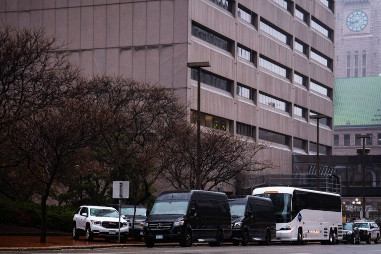 Buses parked outside court hearing 1 Accused murderer and Minnesota State Trooper Ryan Londregan arrived to court this morning to a thunderous applause from hundreds who seemed to have arrived in private buses/vans lining the street. He's accused of killing Ricky Cobb II during a Minneapolis traffic stop last July.