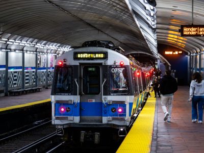 Blue Line Train Bound for Wonderland at Aquarium Station