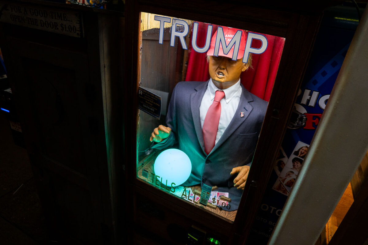 A "Trump Tells All" machine in Wisconsin Dells, WI.