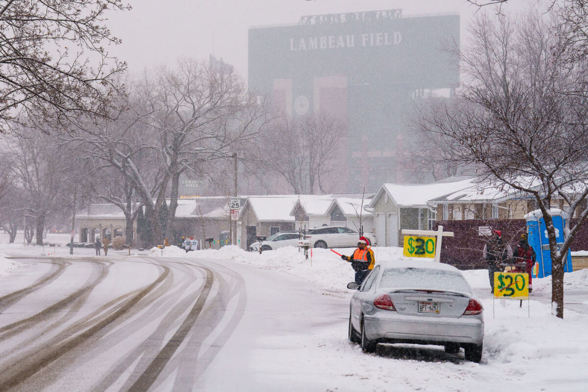 Lambeau Field neigborhood parking