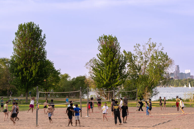 Top 10 Weather Week and Lake Volleyball in Minneapolis 1 What a beautiful top 10 weather week it's been in Minneapolis! Feel like next time we see these temperatures it'll be with the humidity? People squeezing in a few more games of volleyball at Bde Maka Ska before tomorrow's rain.