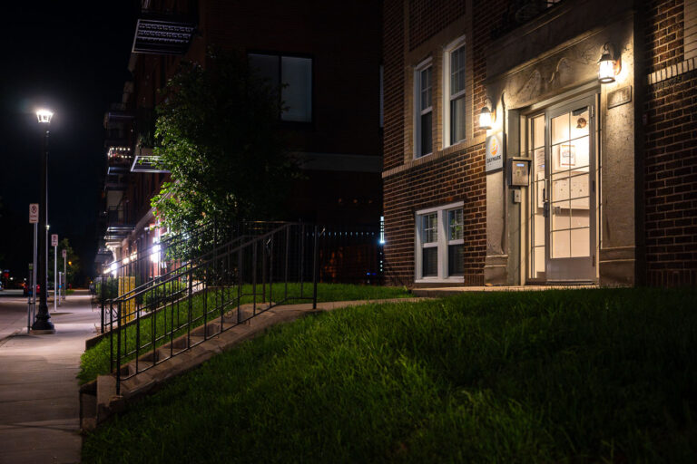 Holmes Avenue Apartment Building in Minneapolis 2 Apartment building on Holmes Ave in Uptown Minneapolis at night.