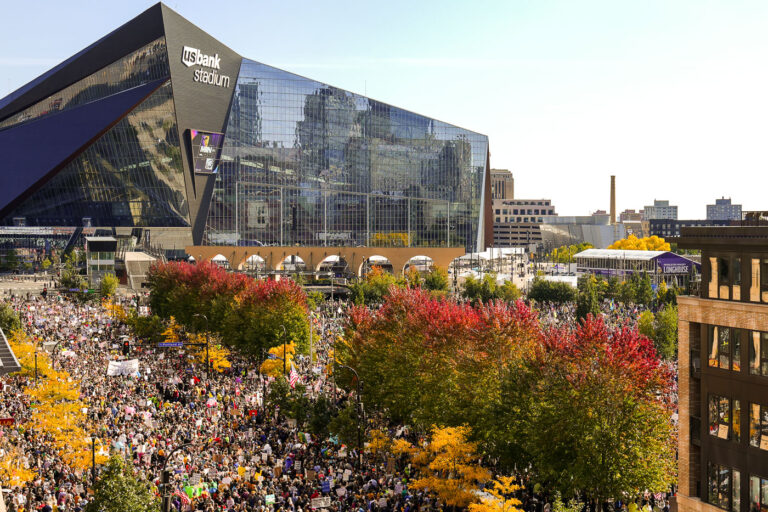 No Kings in Downtown Minneapolis 1 Organizers put the estimate attendance at 100,000.Thousands protest in Downtown Minneapolis on Saturday October 18, 2025 as part of nationwide “No Kings!” protest.