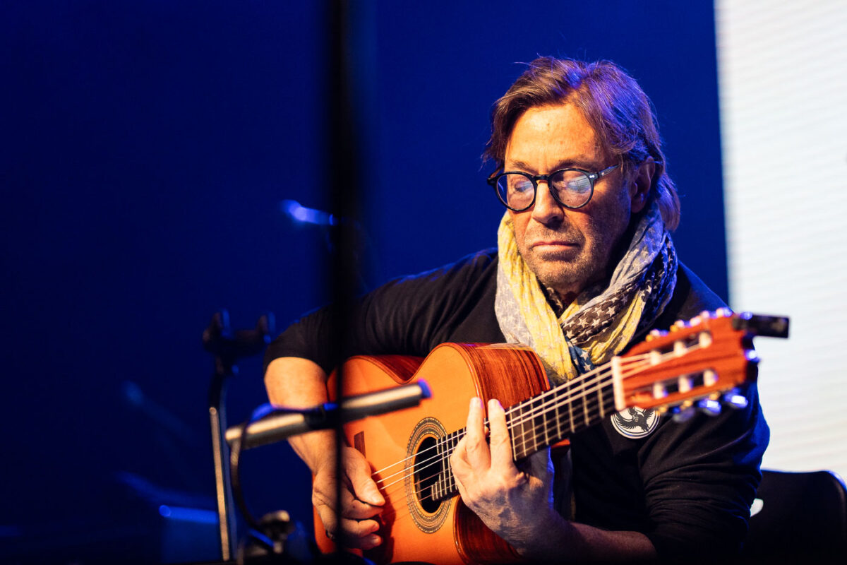 Bruce Springsteen performed “Streets of Minneapolis” at First Avenue in downtown Minneapolis this afternoon. He was the special guest on a show that included Tom Morello, part of Rise Against, Al Di Meola, Ike Reilly. The “Concert of solidarity & resistance to defend MN!” was announced on Wednesday.