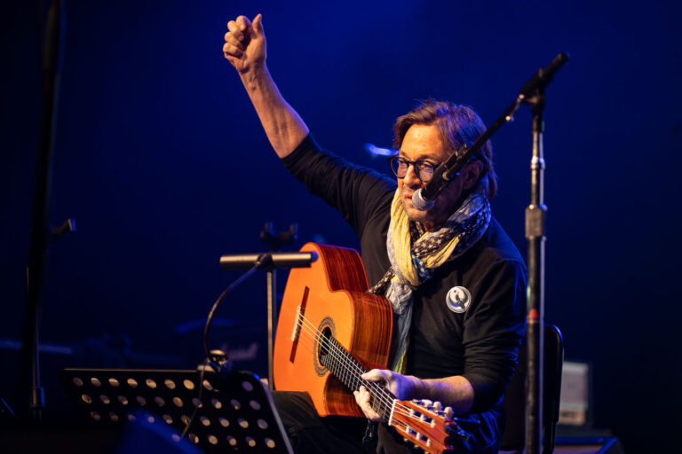 Al Di Meola performs at First Avenue in Minneapolis 2026 4 Bruce Springsteen performed “Streets of Minneapolis” at First Avenue in downtown Minneapolis this afternoon. He was the special guest on a show that included Tom Morello, part of Rise Against, Al Di Meola, Ike Reilly. The “Concert of solidarity & resistance to defend MN!” was announced on Wednesday.