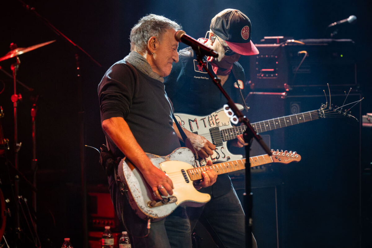 Bruce Springsteen performed “Streets of Minneapolis” at First Avenue in downtown Minneapolis this afternoon. He was the special guest on a show that included Tom Morello, part of Rise Against, Al Di Meola, Ike Reilly. The “Concert of solidarity & resistance to defend MN!” was announced on Wednesday.