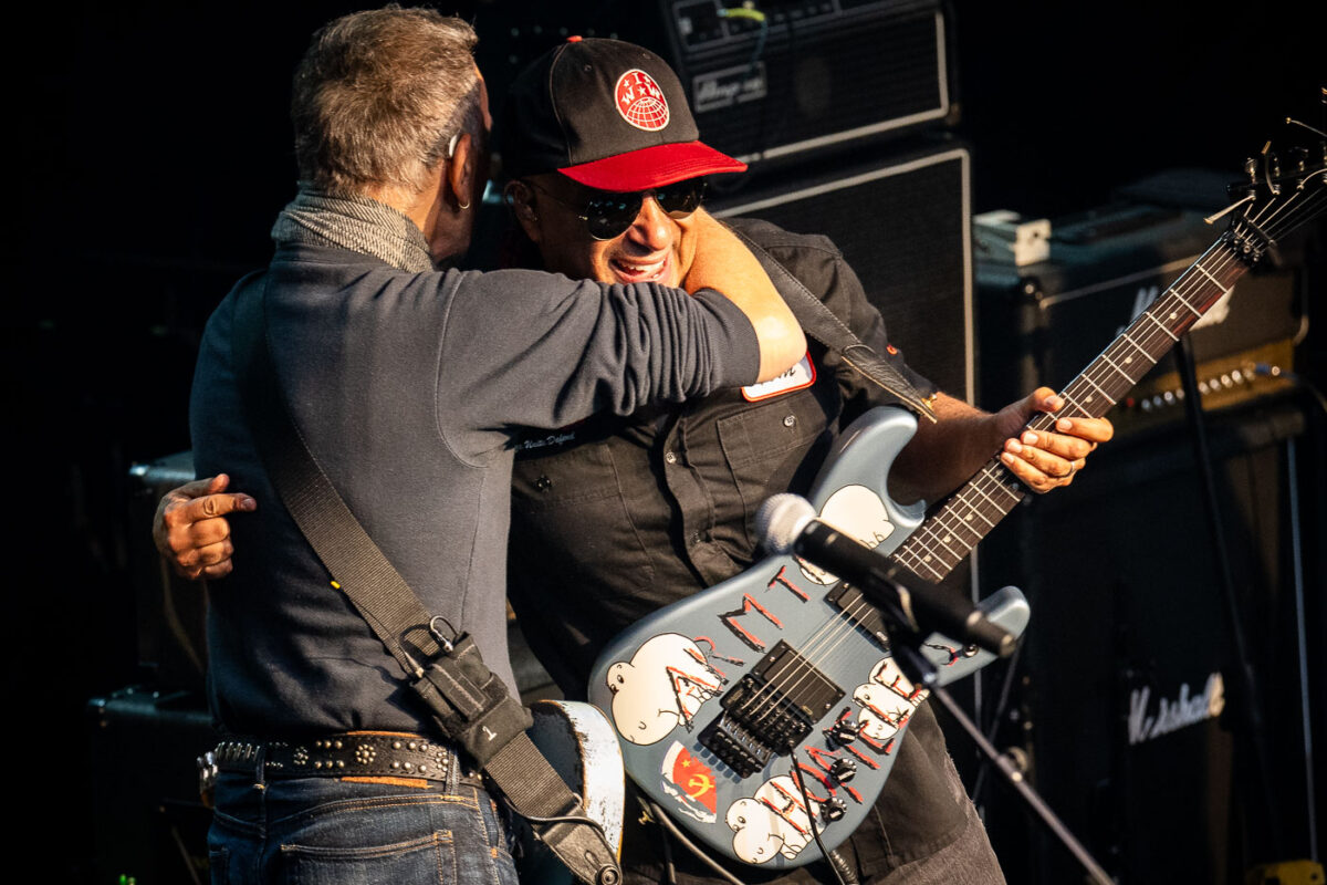 Bruce Springsteen performed “Streets of Minneapolis” at First Avenue in downtown Minneapolis this afternoon. He was the special guest on a show that included Tom Morello, part of Rise Against, Al Di Meola, Ike Reilly. The “Concert of solidarity & resistance to defend MN!” was announced on Wednesday.