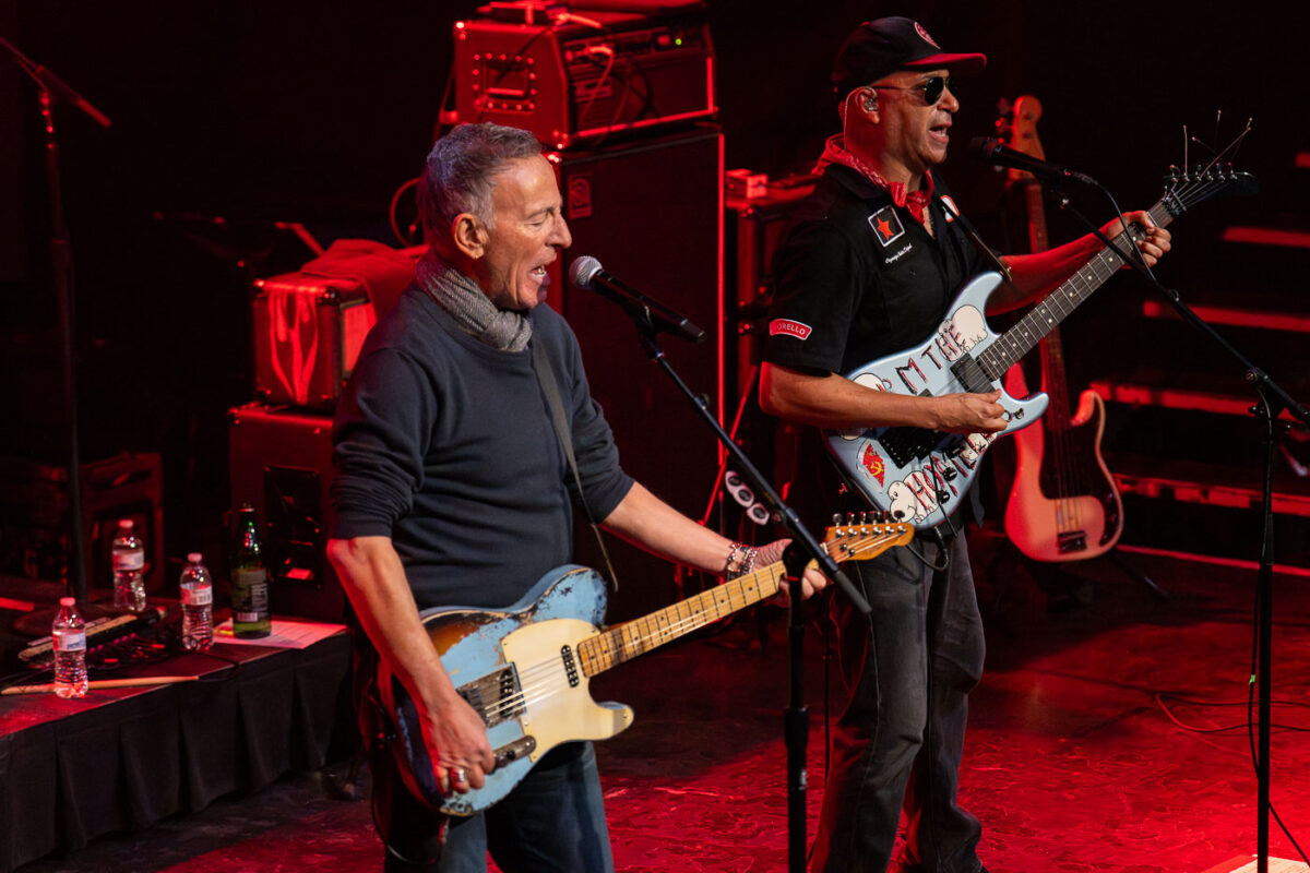 Bruce Springsteen performed “Streets of Minneapolis” at First Avenue in downtown Minneapolis this afternoon. He was the special guest on a show that included Tom Morello, part of Rise Against, Al Di Meola, Ike Reilly. The “Concert of solidarity & resistance to defend MN!” was announced on Wednesday.